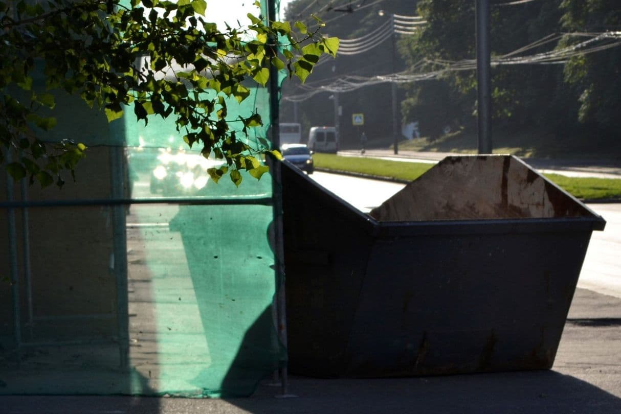 Вывоз строительного мусора в Москве контейнером 8 кубов